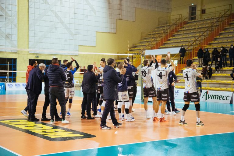 L'Avimecc Volley Modica torna a vincere, 3-0 contro Ottaviano