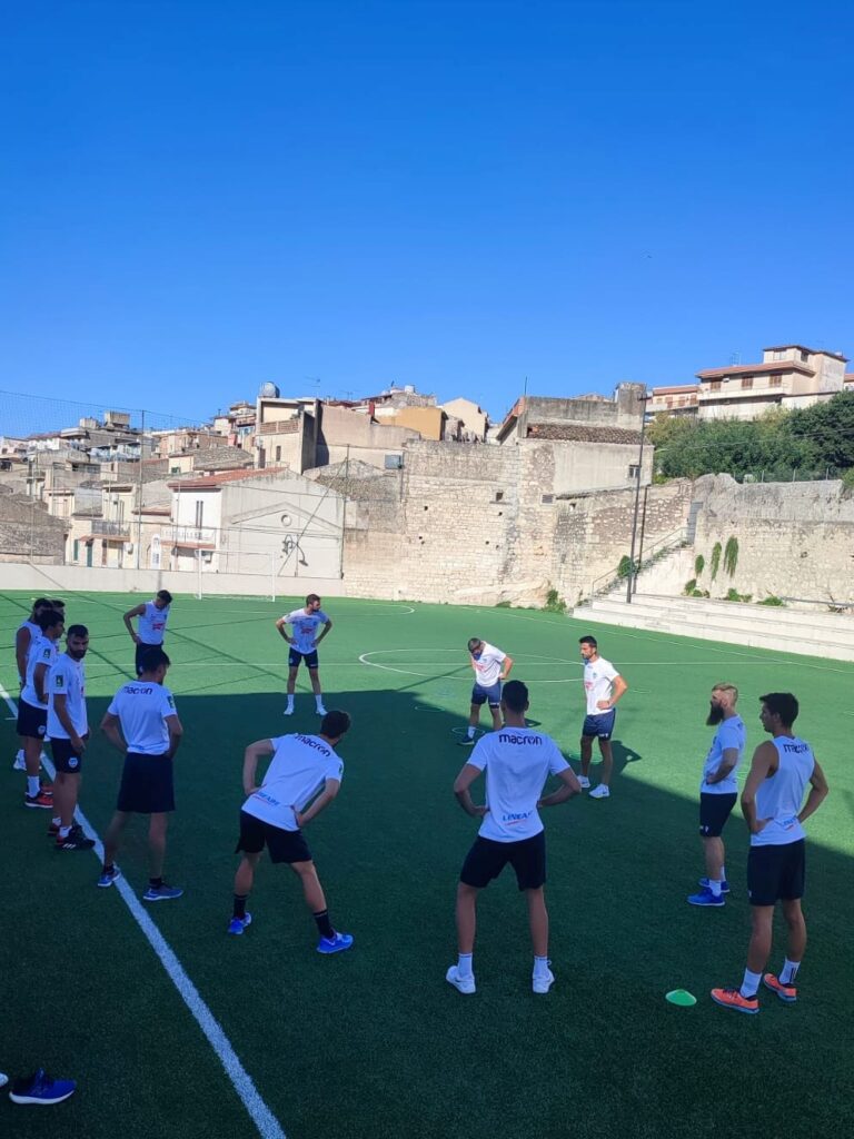 Per l'Avimecc Volley Modica un settembre impegnativo, si fatica per ritrovare la forma, i biancoazzurri faranno le prove generali con un tour di allenamenti congiunti