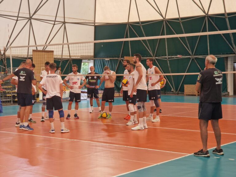 L'Avimecc Volley Modica continua a sudare tra palestra, piscina e lavoro sulla sabbia, coach D'Amico: “Alleno un gruppo di atleti carico, voglioso e curioso delle novità, buon segno”