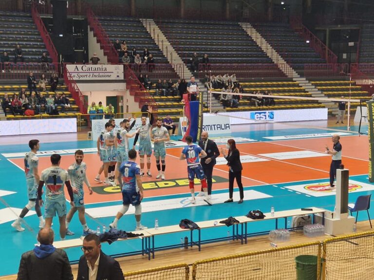 L'Avimecc Volley Modica fa “soffrire” la capolista nel derby di Sicilia, Farmitalia reagisce e vince in rimonta
