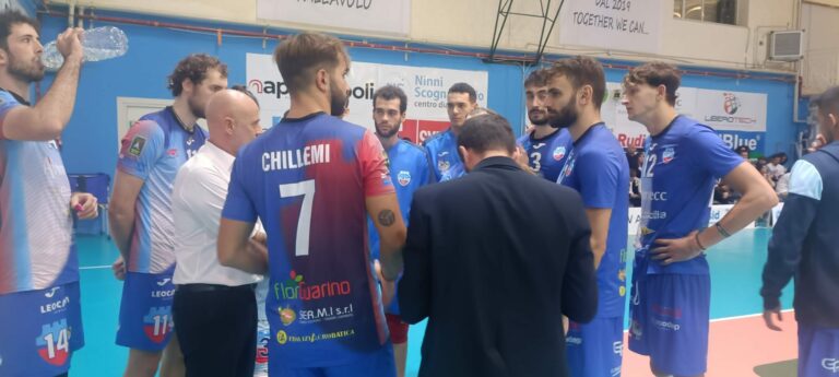 L'Avimecc Volley Modica sconfitta in tre set a Napoli, al “PalaSiani” i biancoazzurri steccano nelle fasi cruciali del match